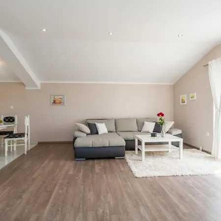 Apartament David *